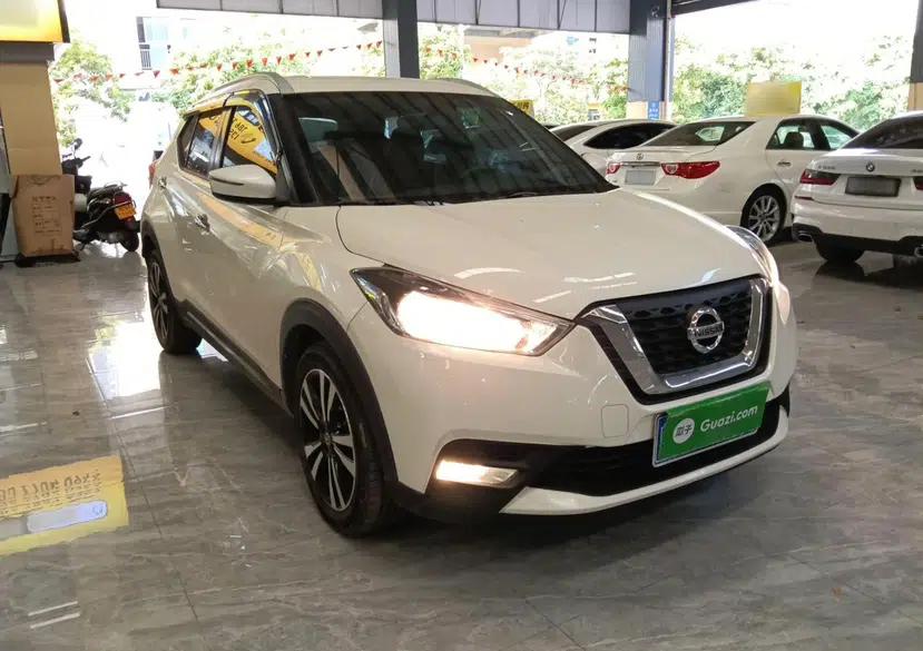 Nissan Kicks 2019 1.5L CVT Smart Connect Luxury Edition — миниатюра 6
