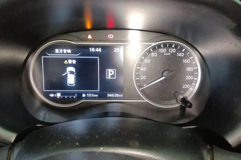 Nissan Kicks 2019 1.5L CVT Smart Connect Luxury Edition — миниатюра 7
