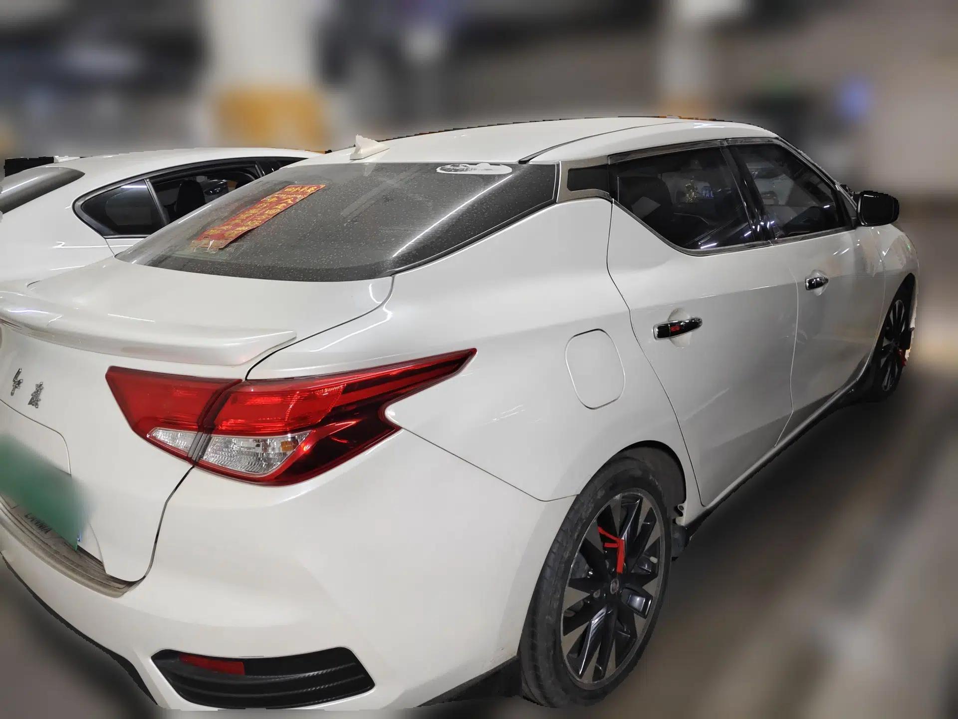 Nissan Lannia 2016 1.6L CVT Smart Edition — миниатюра 6