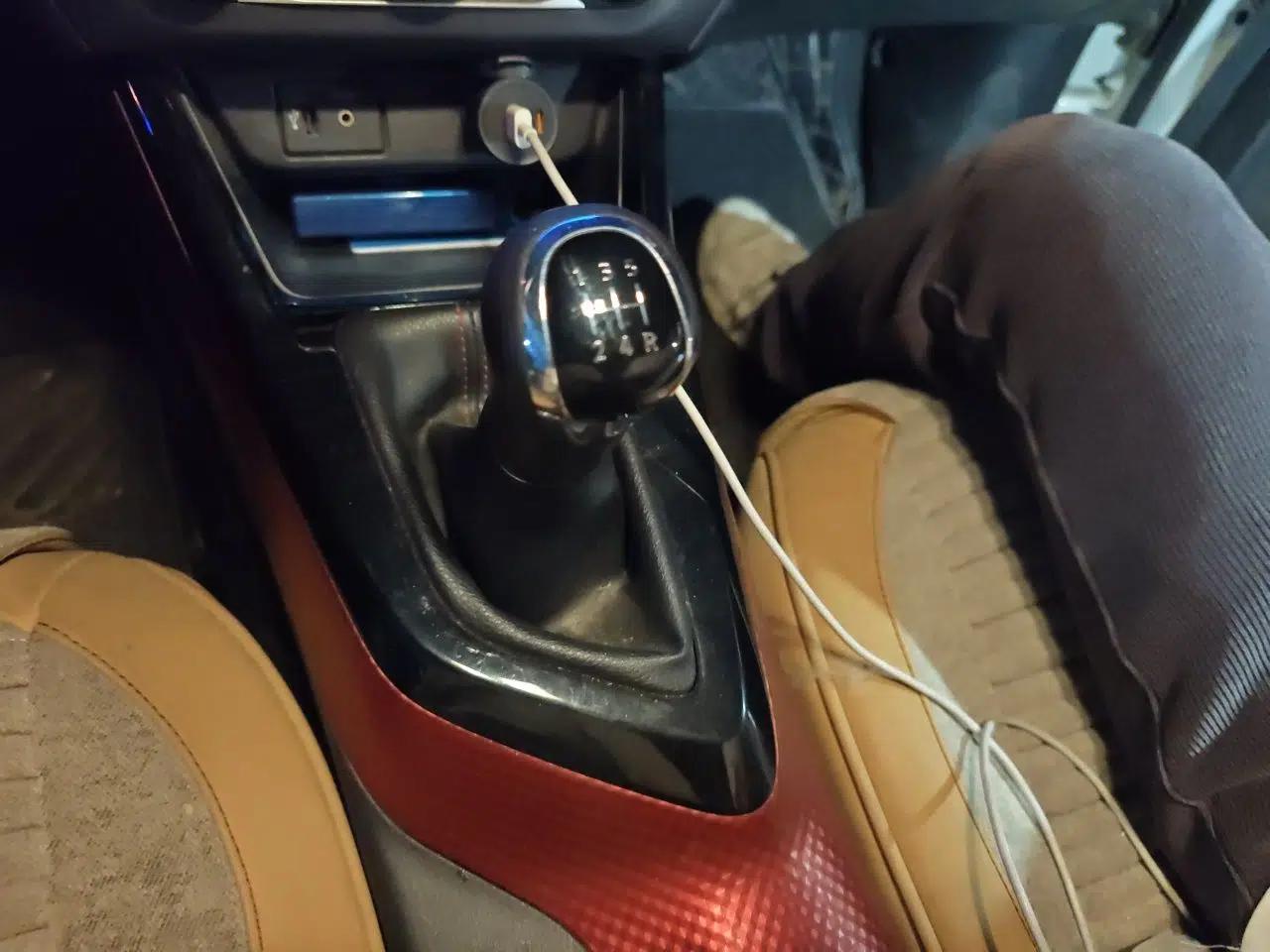 Nissan Lannia 2016 1.6L Manual Cool Edition — миниатюра 15