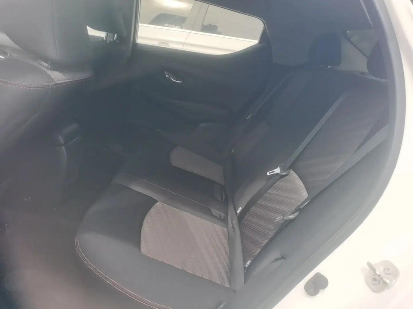 Nissan Lannia 2016 1.6L CVT Cool Edition — миниатюра 20