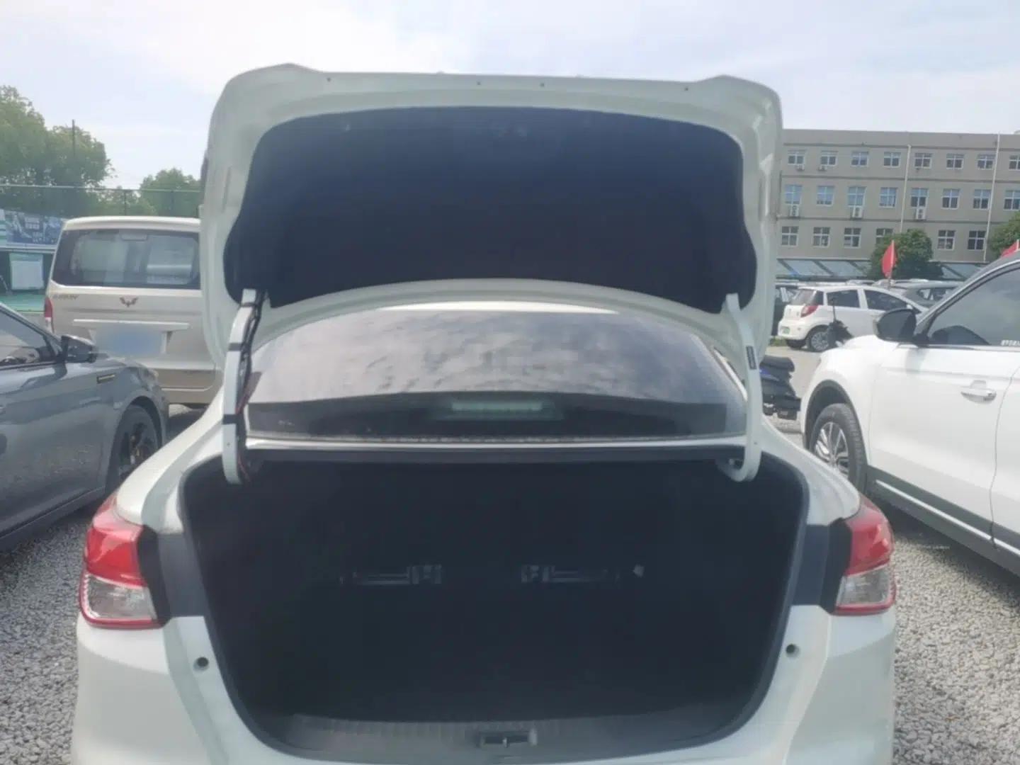 Nissan Lannia 2016 1.6L CVT Cool Edition — миниатюра 22