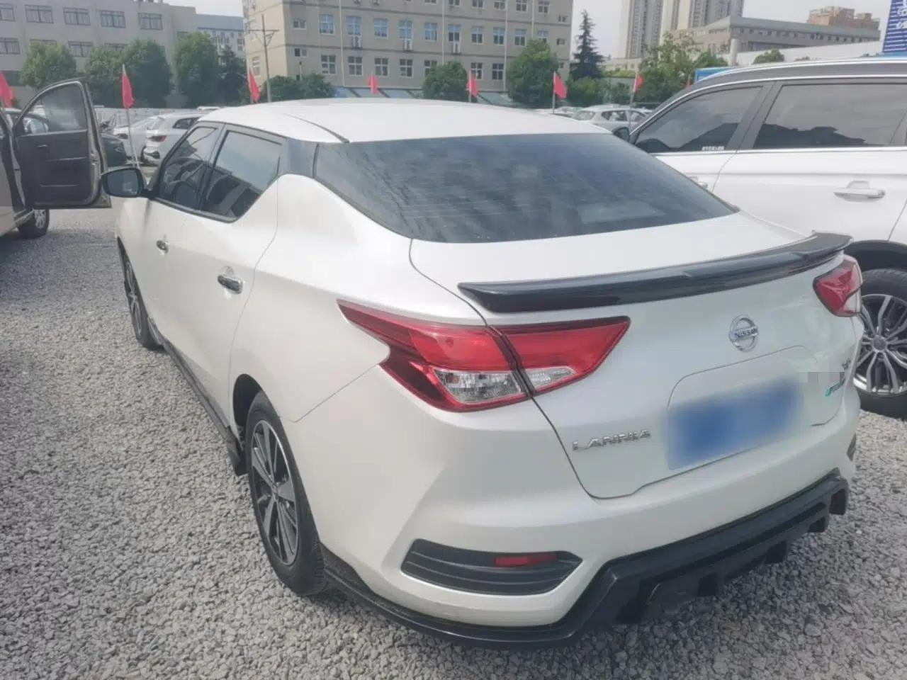 Nissan Lannia 2016 1.6L CVT Cool Edition — миниатюра 4