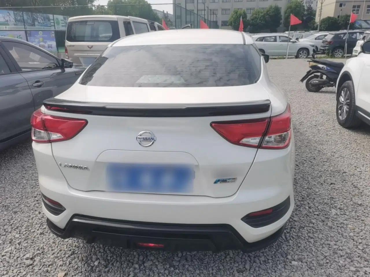 Nissan Lannia 2016 1.6L CVT Cool Edition — миниатюра 5