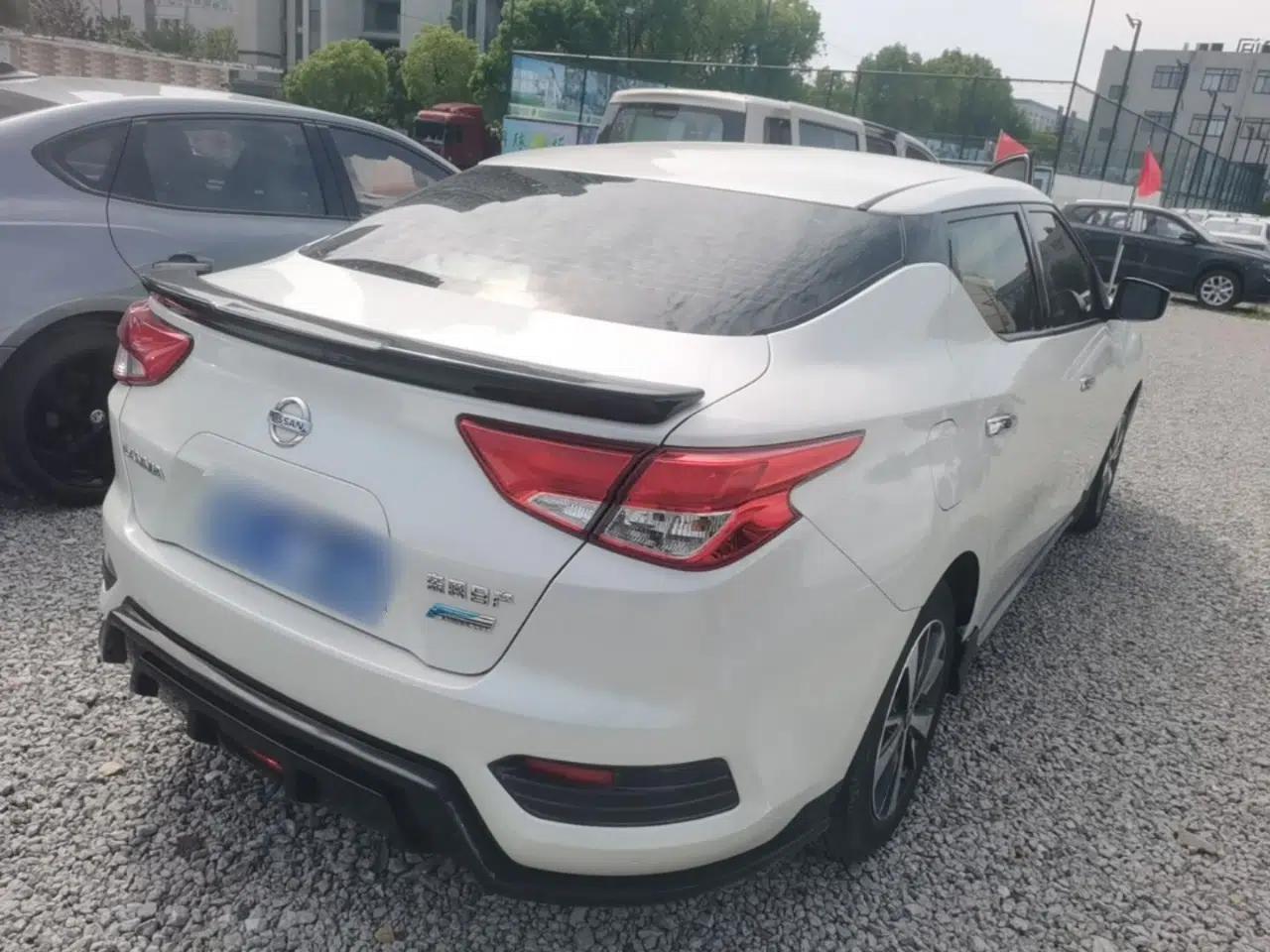 Nissan Lannia 2016 1.6L CVT Cool Edition — миниатюра 6