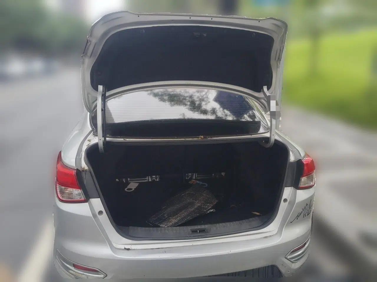 Nissan Lannia 2016 1.6L CVT Smart Cool Edition — миниатюра 20