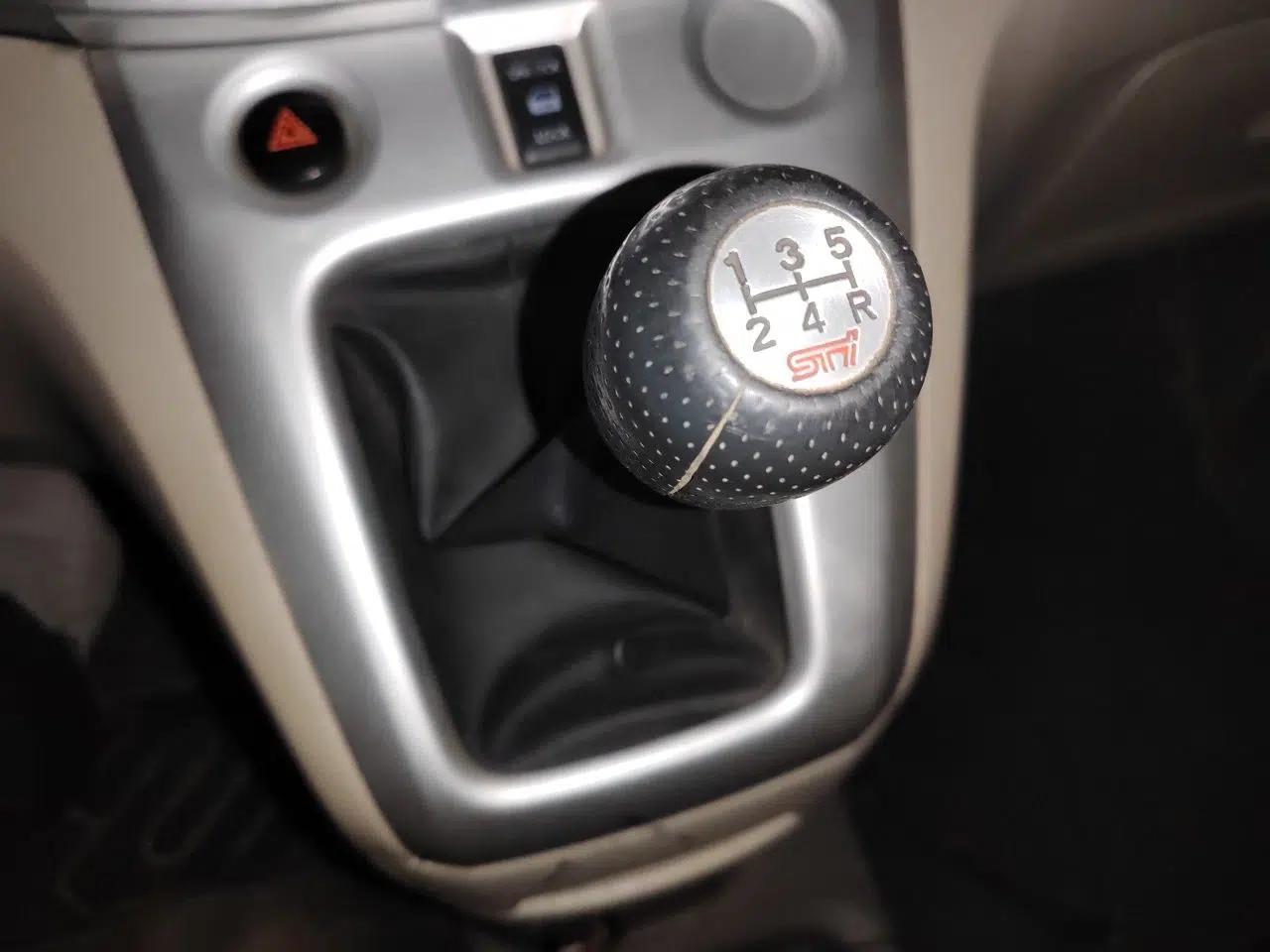 Nissan NV200 2014 1.6L Manual Luxury Model China IV Standard — миниатюра 15