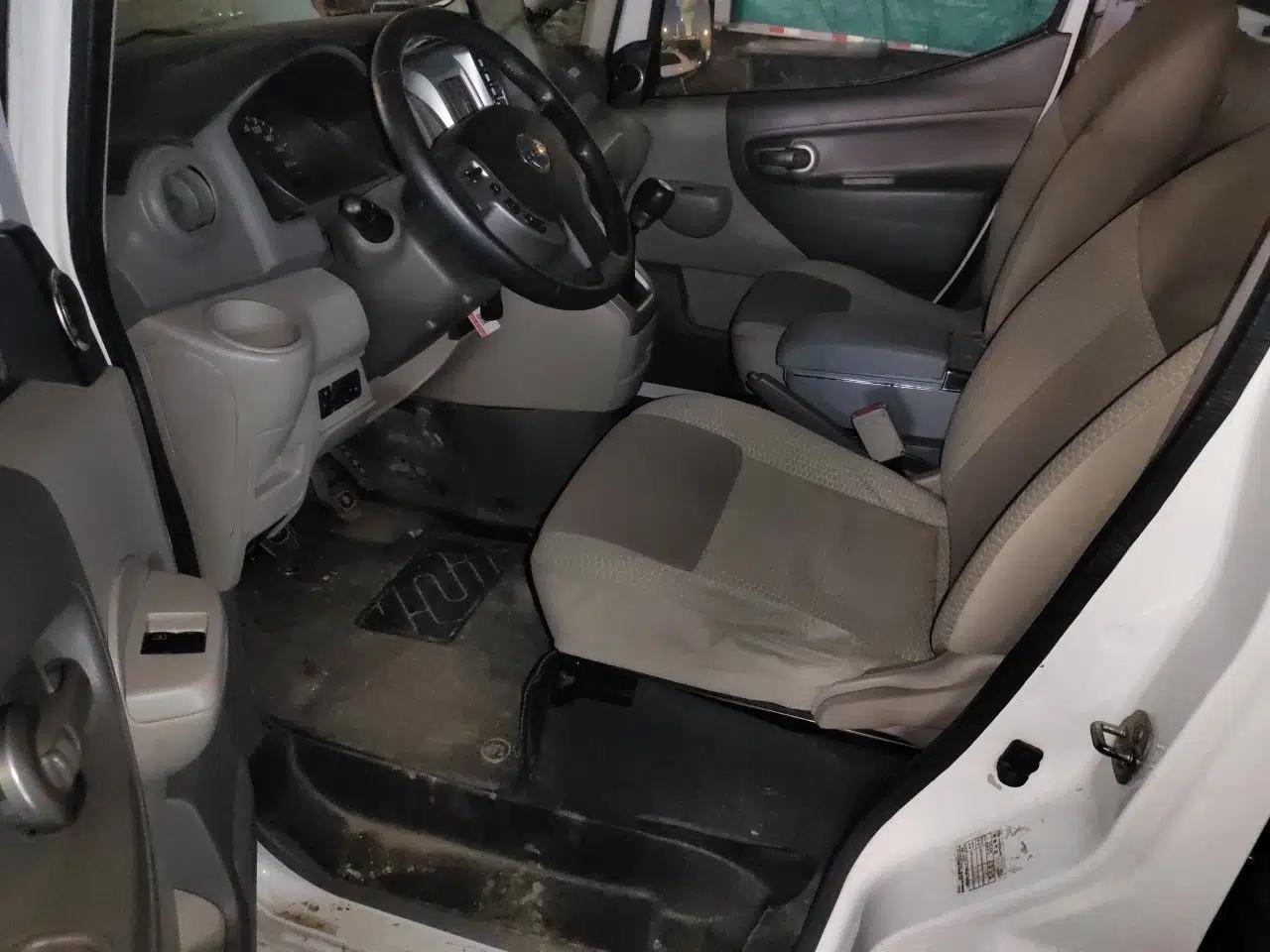 Nissan NV200 2014 1.6L Manual Luxury Model China IV Standard — миниатюра 17