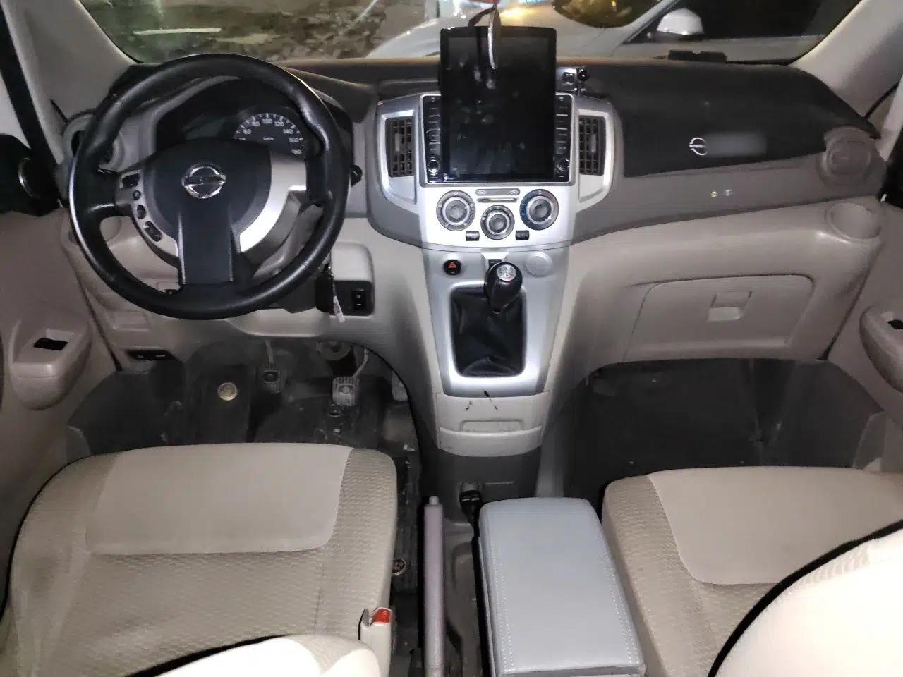 Nissan NV200 2014 1.6L Manual Luxury Model China IV Standard — миниатюра 10