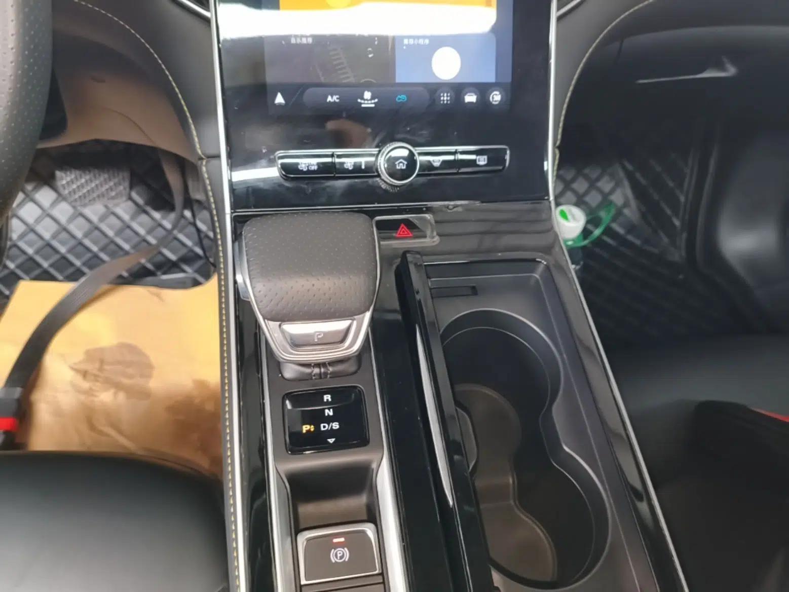 Roewe i6 MAX 2020 300TGI Automatic "Swell Cool Smart Drive" Edition — миниатюра 17