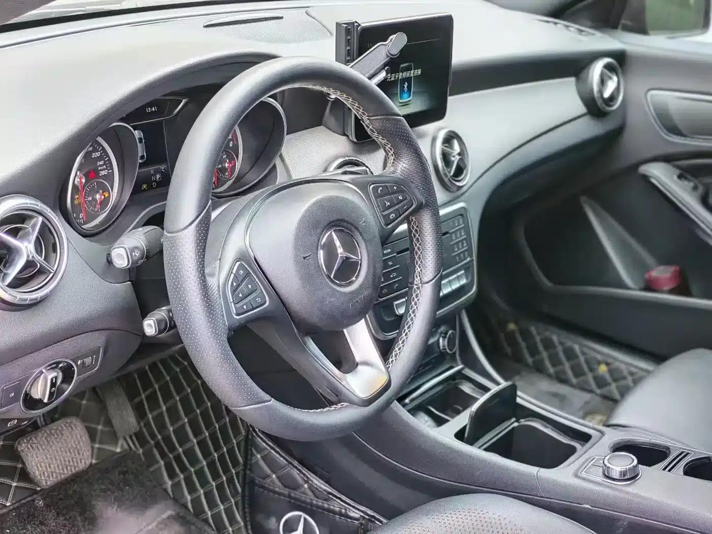 Imported Mercedes-Benz CLA 2018 CLA 200 Dynamic — миниатюра 4