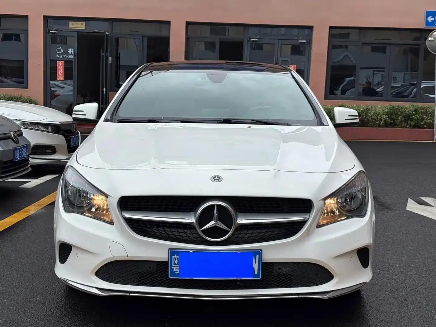 Imported Mercedes-Benz CLA 2018 CLA 200 Dynamic — миниатюра 3