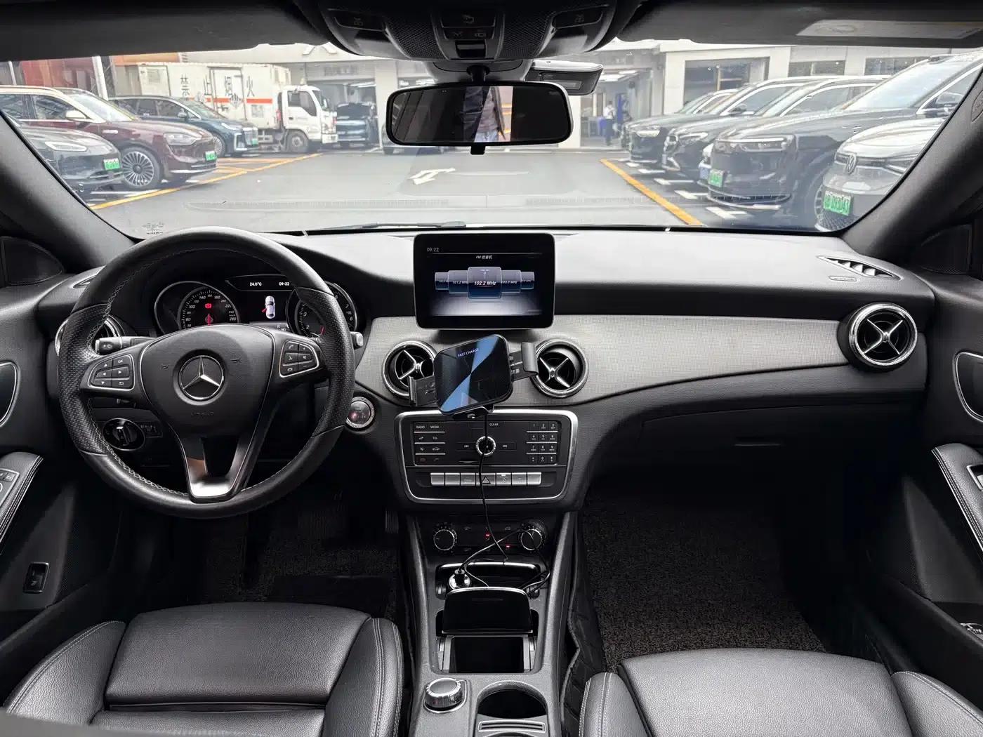 Imported Mercedes-Benz CLA 2018 CLA 200 Dynamic — миниатюра 8