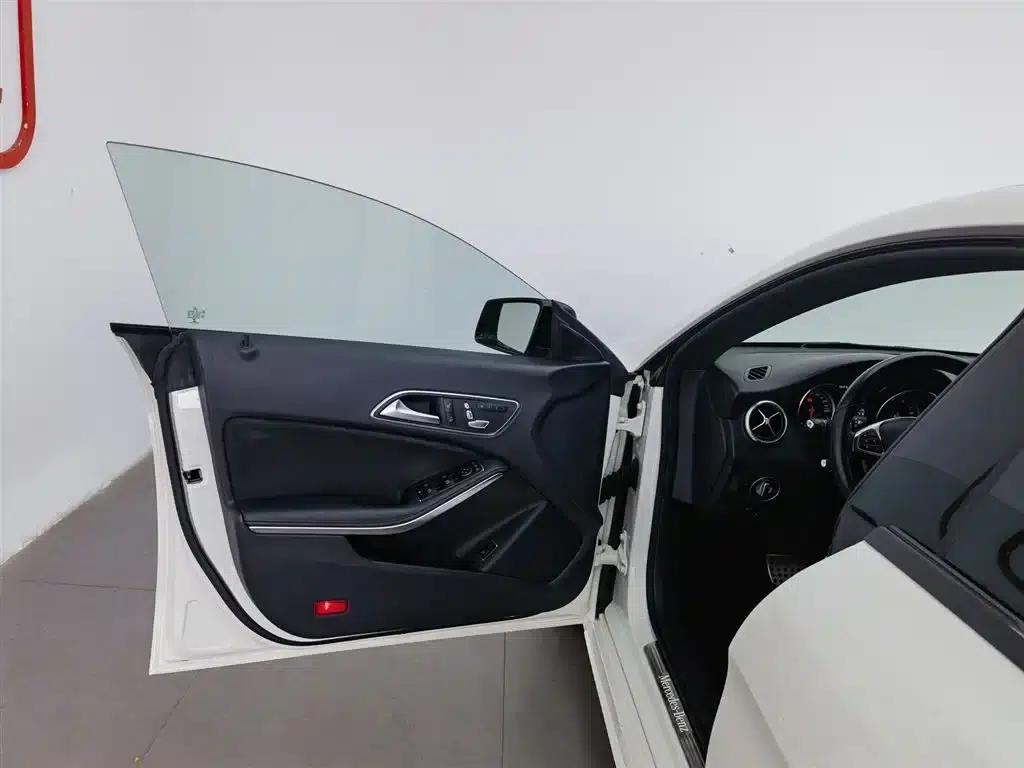 Imported Mercedes-Benz CLA 2017 CLA 220 4MATIC — миниатюра 8
