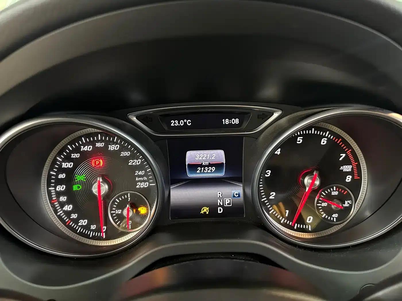 Imported Mercedes-Benz CLA 2018 CLA 220 4MATIC — миниатюра 11