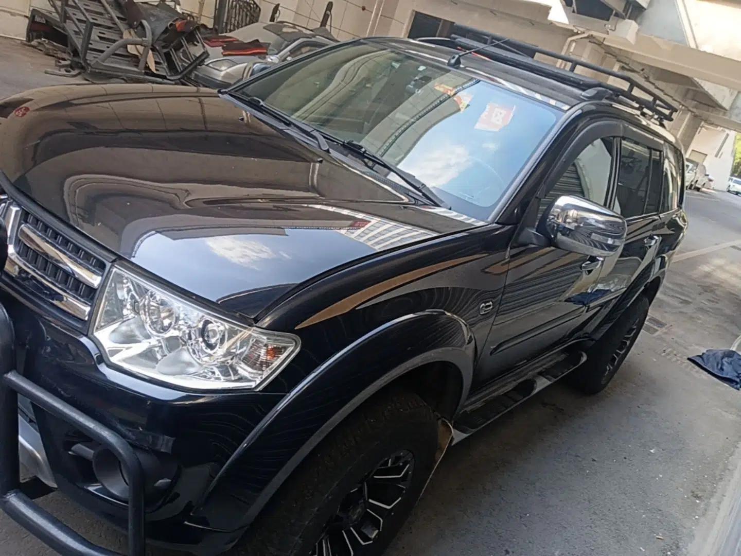 Mitsubishi Pajero Sport 2013 3.0L Automatic 4x4 Executive Edition — миниатюра 1