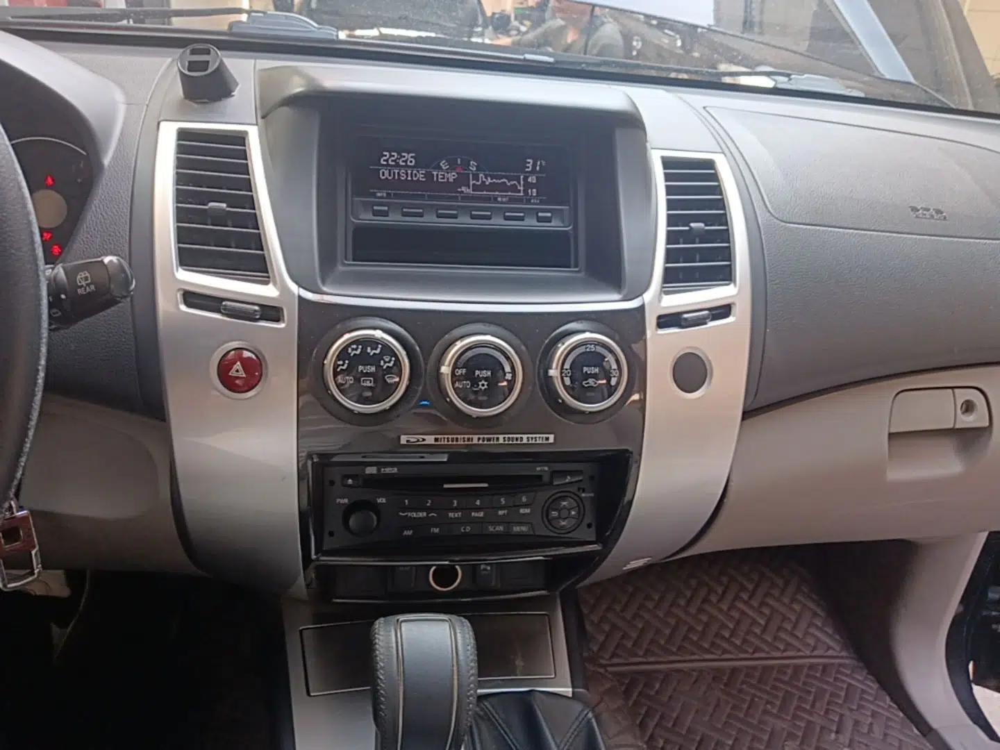 Mitsubishi Pajero Sport 2013 3.0L Automatic 4x4 Executive Edition — миниатюра 16