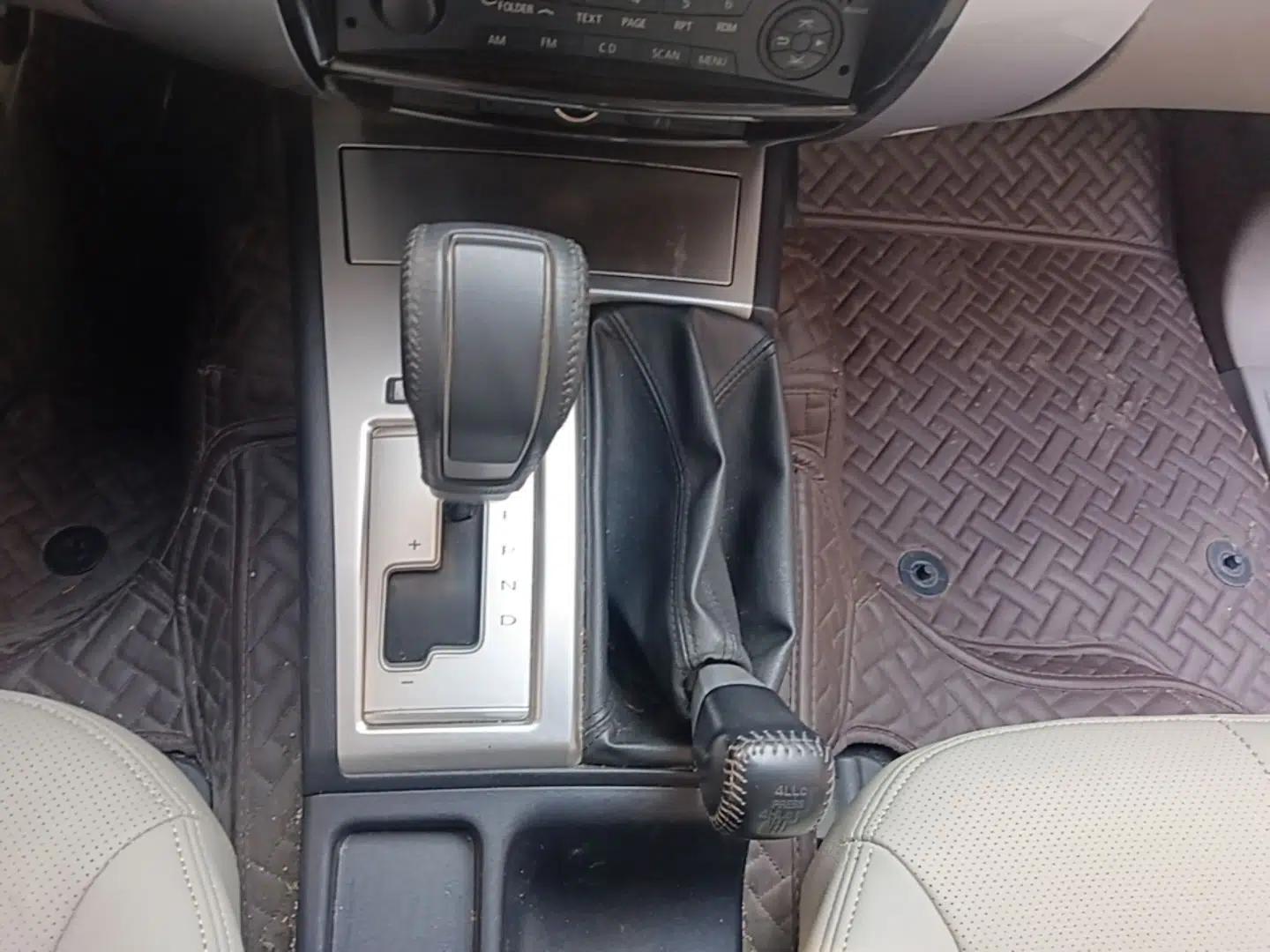 Mitsubishi Pajero Sport 2013 3.0L Automatic 4x4 Executive Edition — миниатюра 17