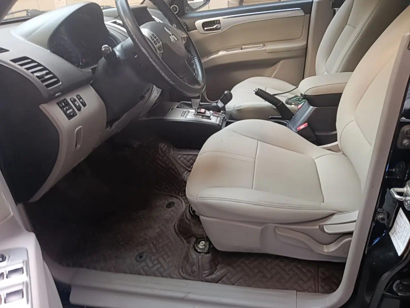 Mitsubishi Pajero Sport 2013 3.0L Automatic 4x4 Executive Edition — миниатюра 18