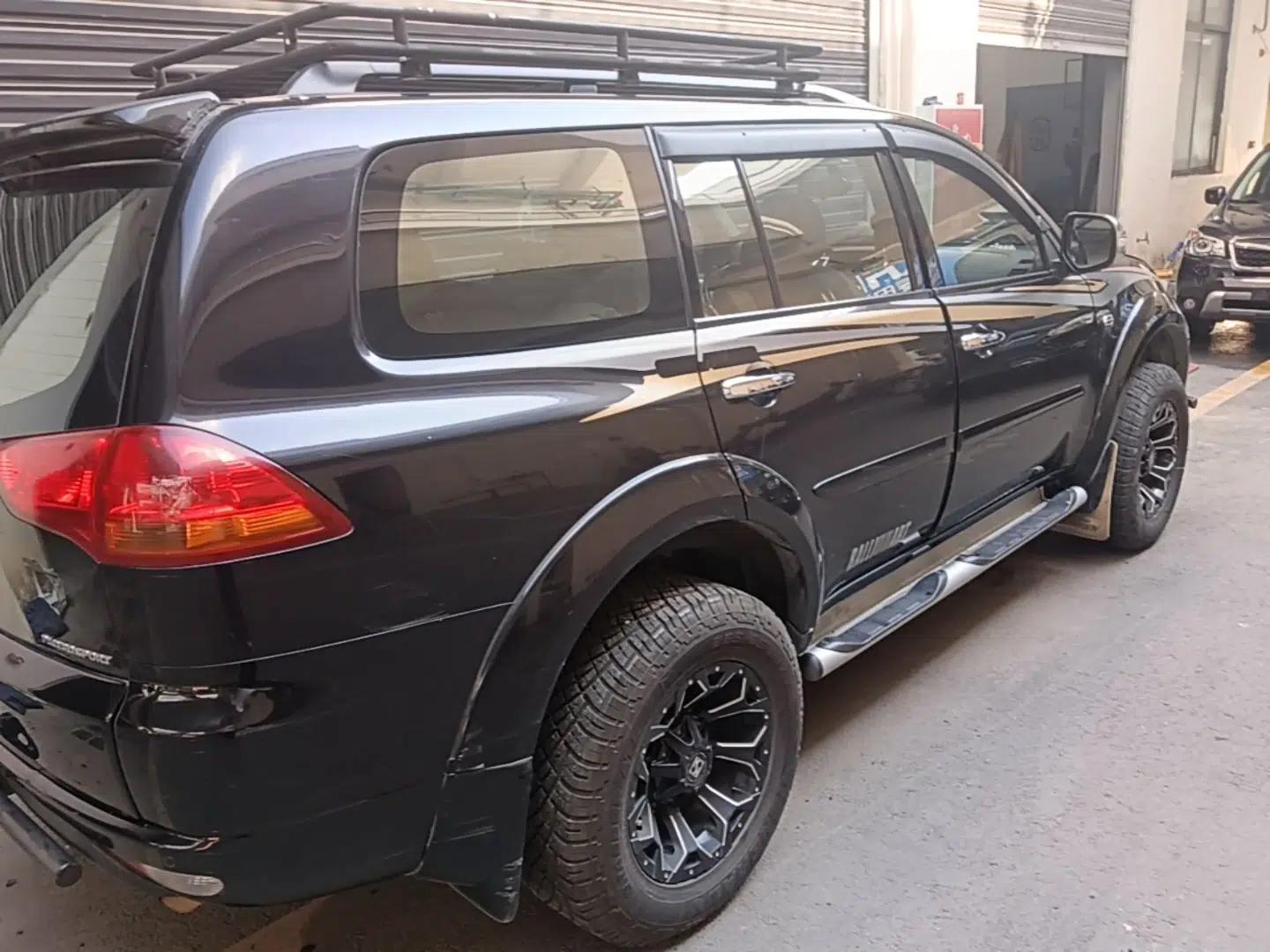 Mitsubishi Pajero Sport 2013 3.0L Automatic 4x4 Executive Edition — миниатюра 6