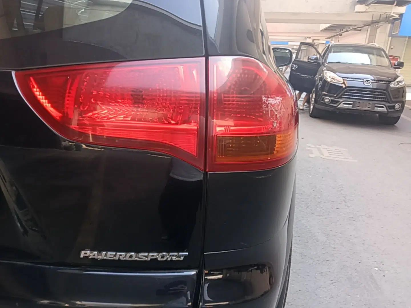 Mitsubishi Pajero Sport 2013 3.0L Automatic 4x4 Executive Edition — миниатюра 7