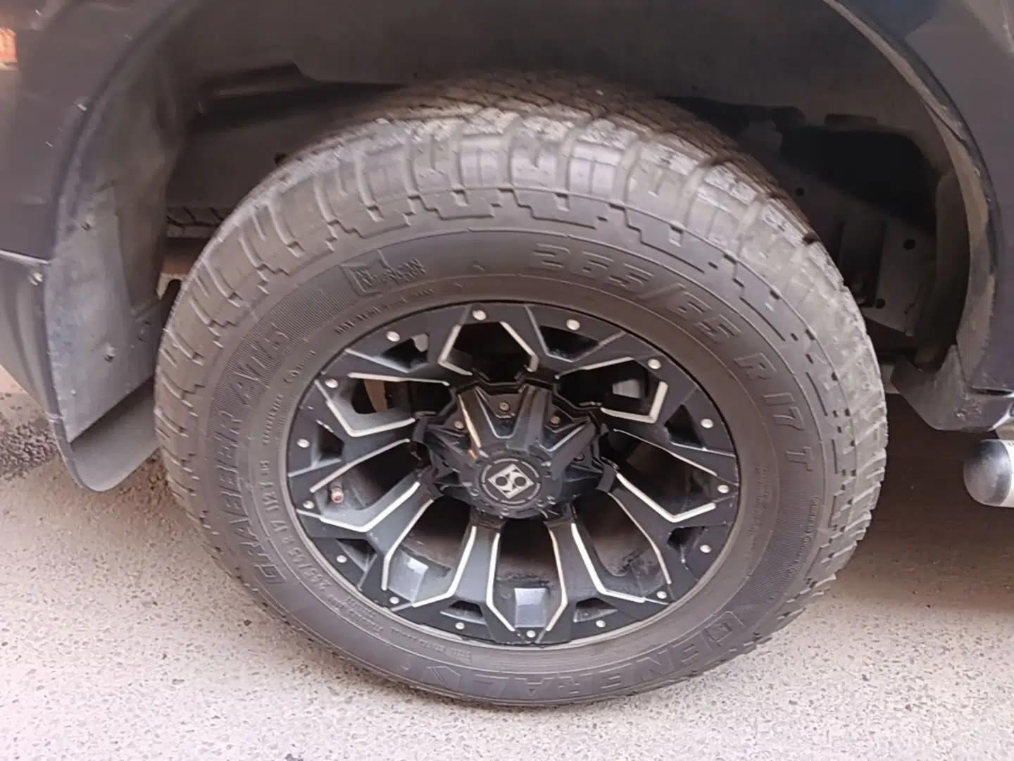 Mitsubishi Pajero Sport 2013 3.0L Automatic 4x4 Executive Edition — миниатюра 10