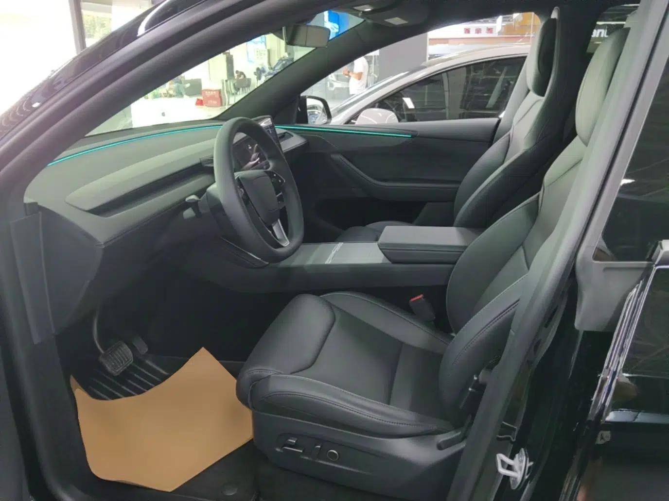 Tesla Model Y L 2025 Model Long-Range All-Wheel-Drive Version — миниатюра 17