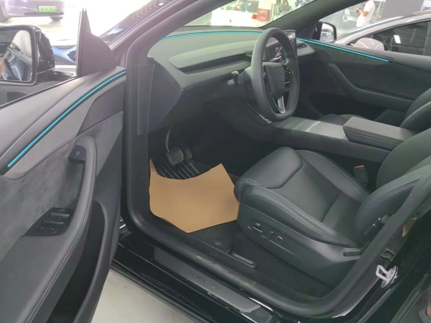 Tesla Model Y L 2025 Model Long-Range All-Wheel-Drive Version — миниатюра 18