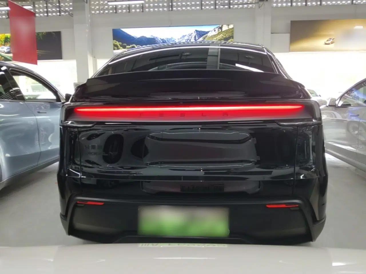Tesla Model Y L 2025 Model Long-Range All-Wheel-Drive Version — миниатюра 3