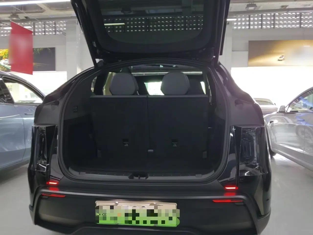 Tesla Model Y L 2025 Model Long-Range All-Wheel-Drive Version — миниатюра 21