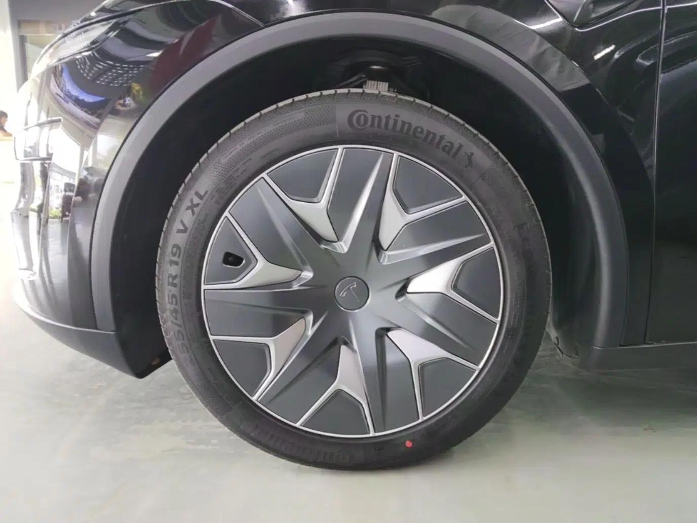 Tesla Model Y L 2025 Model Long-Range All-Wheel-Drive Version — миниатюра 9