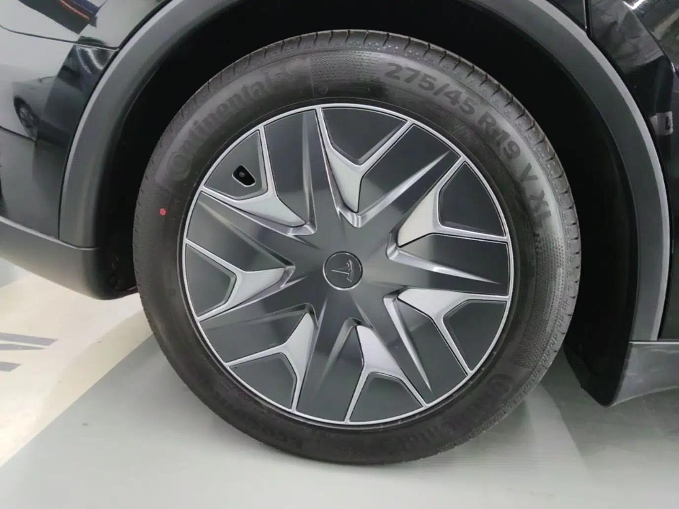Tesla Model Y L 2025 Model Long-Range All-Wheel-Drive Version — миниатюра 10