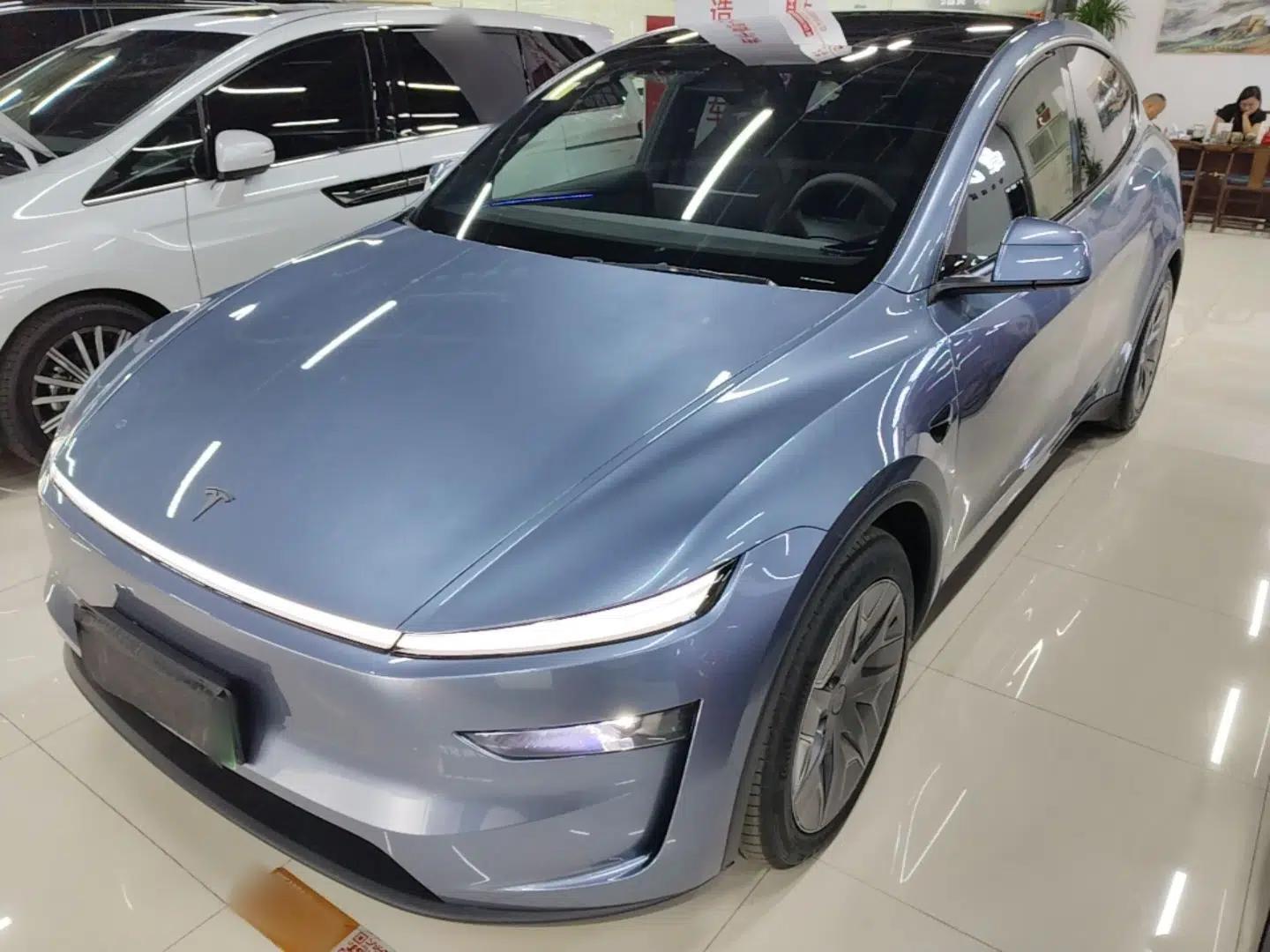 Tesla Model Y L 2025 Model Long-Range All-Wheel-Drive Version — миниатюра 1