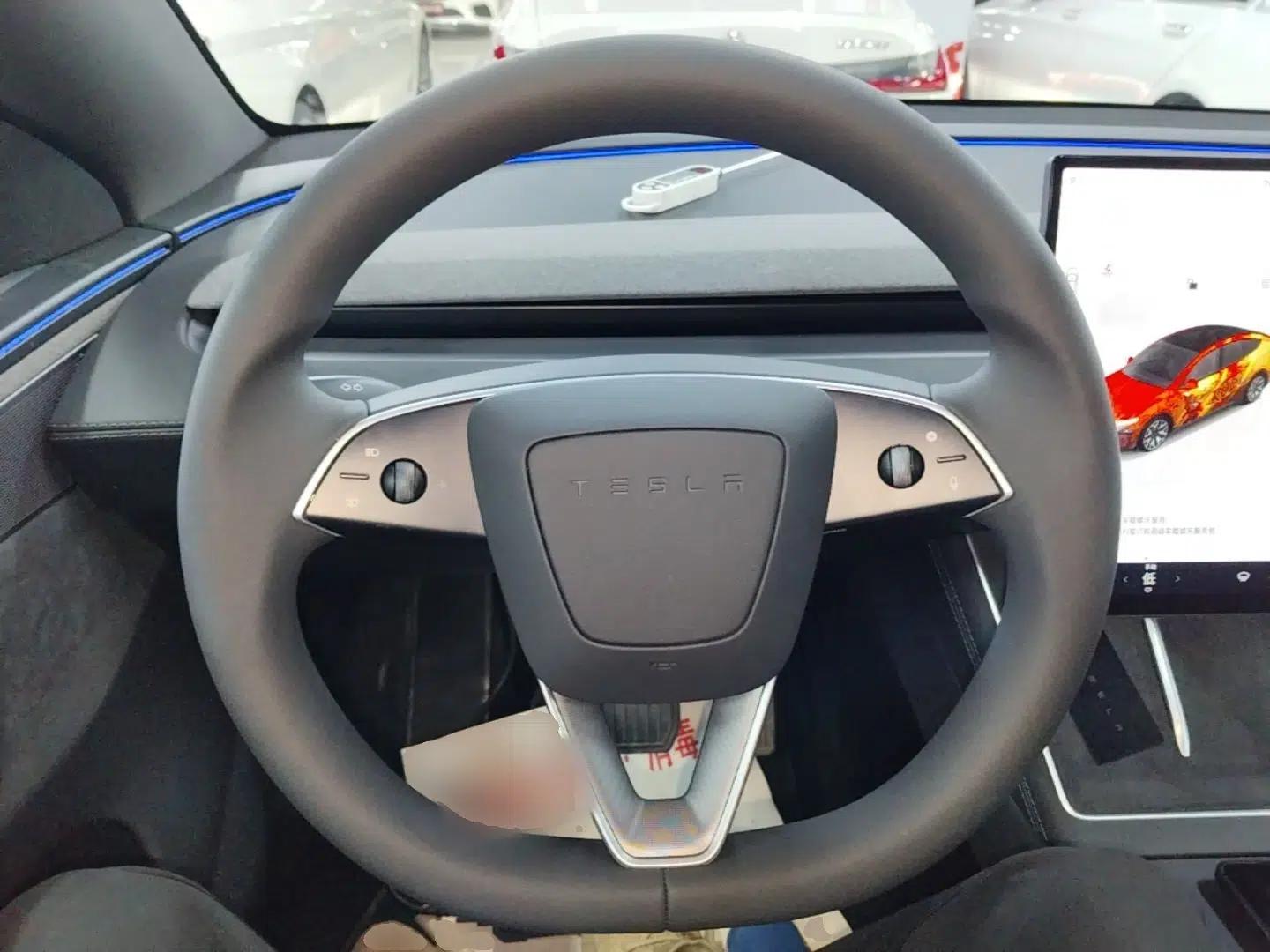 Tesla Model Y L 2025 Model Long-Range All-Wheel-Drive Version — миниатюра 13