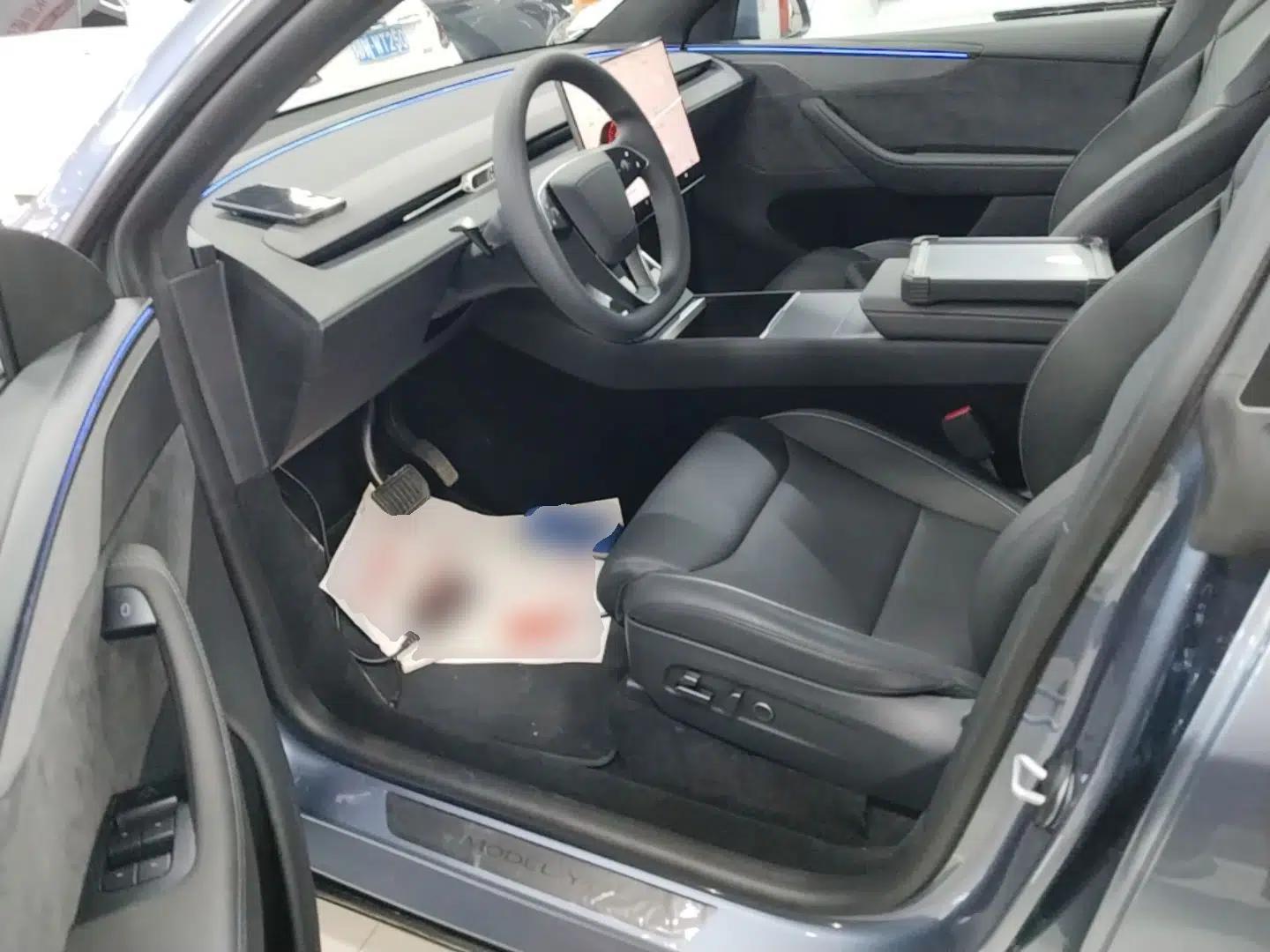 Tesla Model Y L 2025 Model Long-Range All-Wheel-Drive Version — миниатюра 17