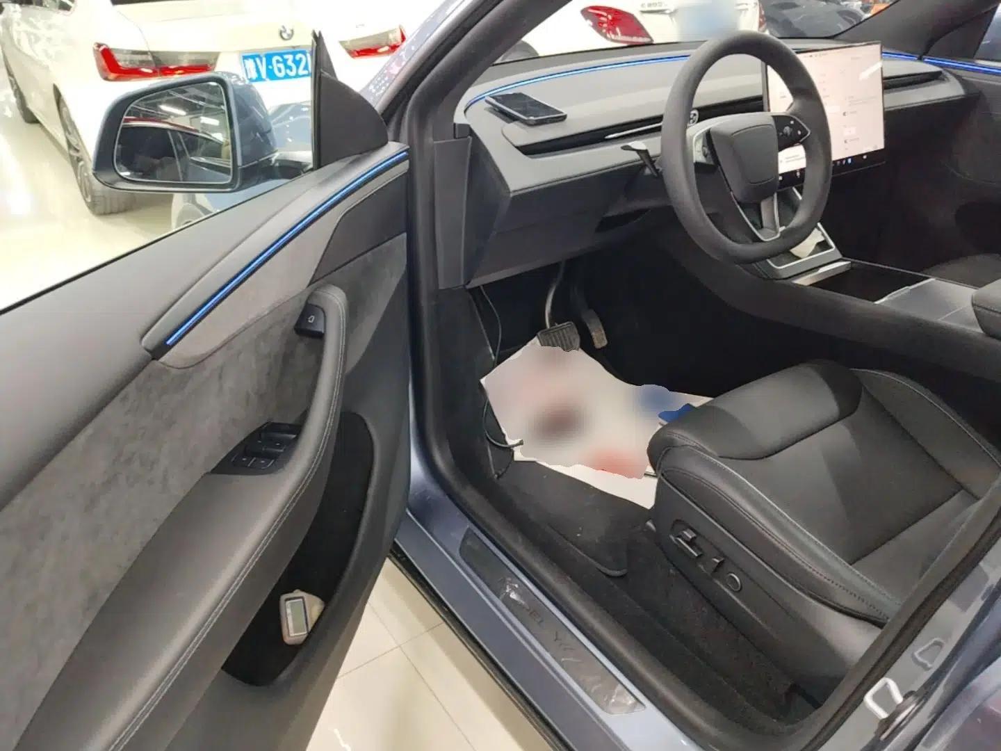 Tesla Model Y L 2025 Model Long-Range All-Wheel-Drive Version — миниатюра 18