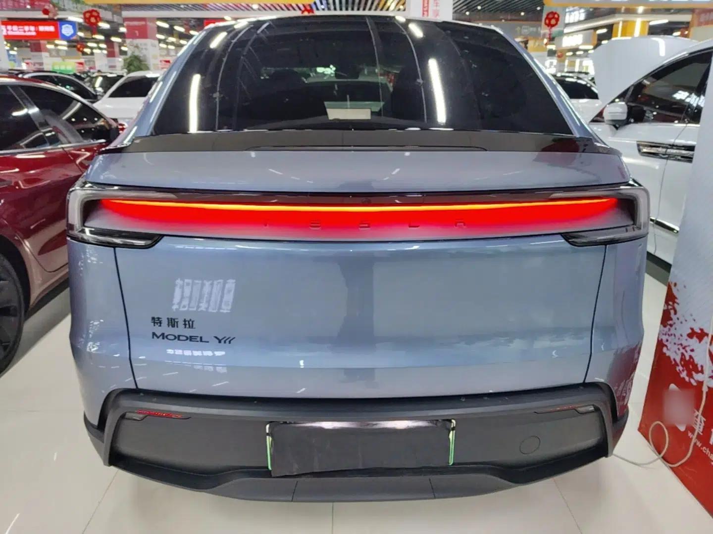 Tesla Model Y L 2025 Model Long-Range All-Wheel-Drive Version — миниатюра 3