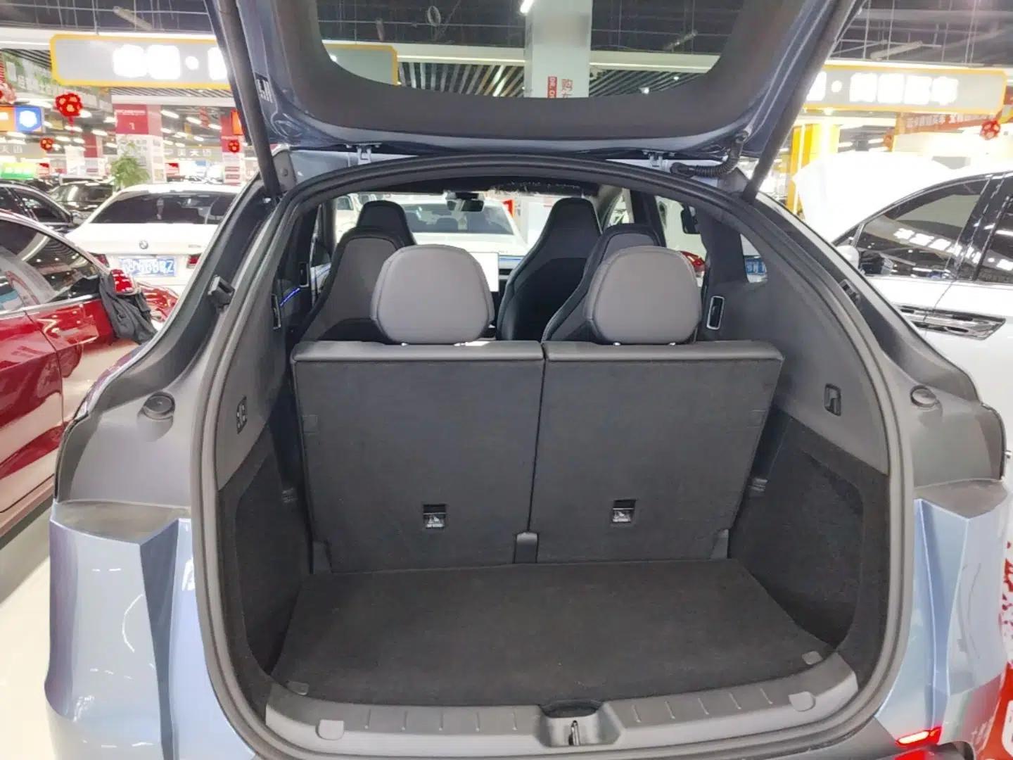 Tesla Model Y L 2025 Model Long-Range All-Wheel-Drive Version — миниатюра 21