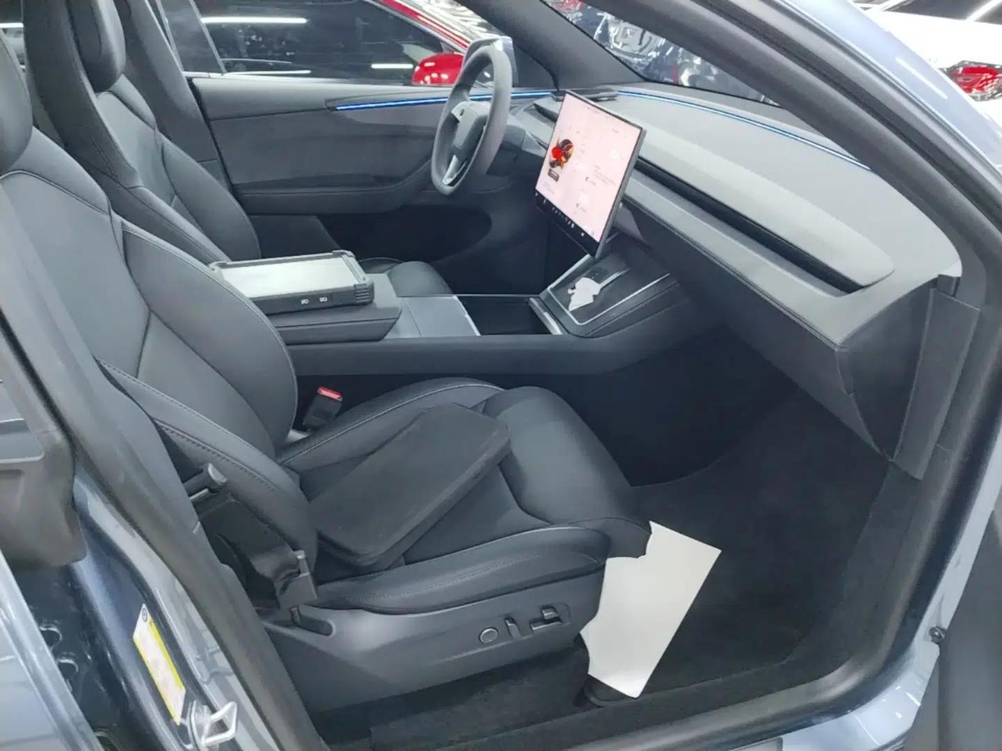 Tesla Model Y L 2025 Model Long-Range All-Wheel-Drive Version — миниатюра 23