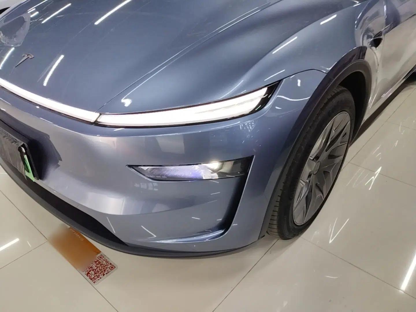 Tesla Model Y L 2025 Model Long-Range All-Wheel-Drive Version — миниатюра 5