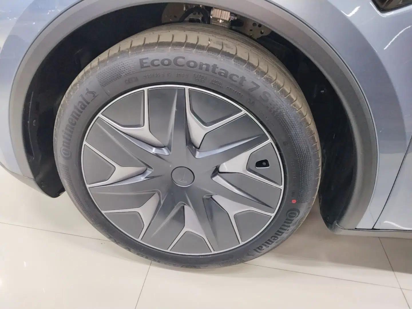 Tesla Model Y L 2025 Model Long-Range All-Wheel-Drive Version — миниатюра 9