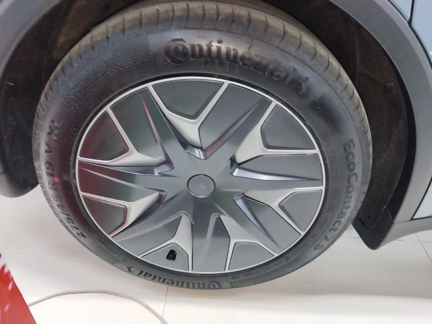 Tesla Model Y L 2025 Model Long-Range All-Wheel-Drive Version — миниатюра 10