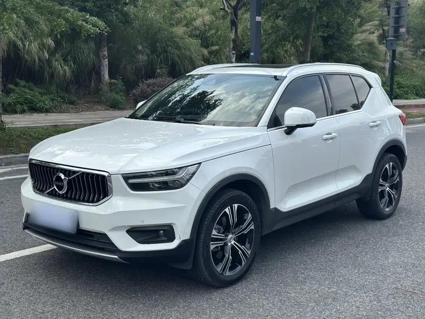 Volvo XC40 2021 T4 Four-Wheel Drive Smart Luxury Edition — миниатюра 1
