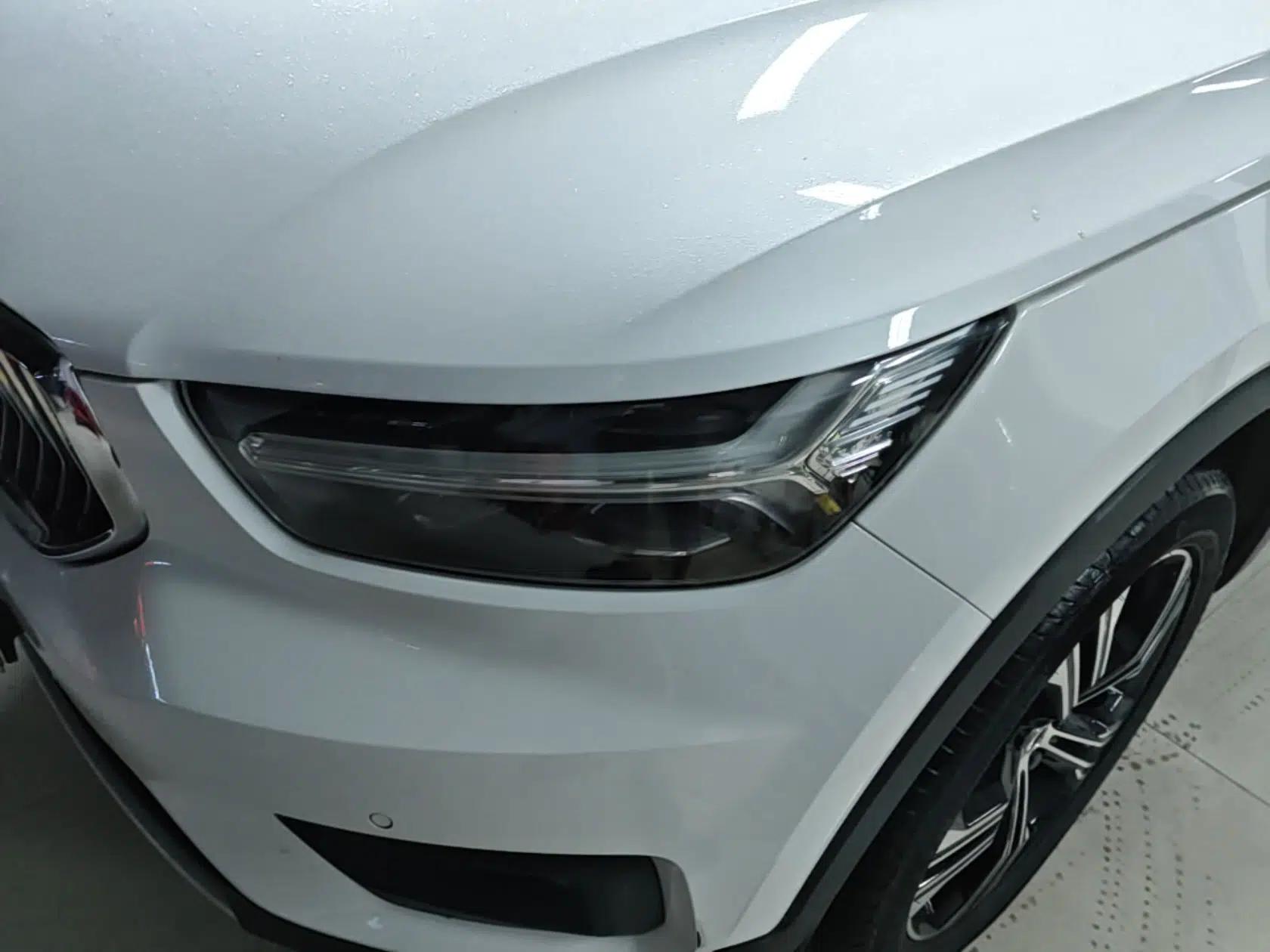 Volvo XC40 2021 T4 Four-Wheel Drive Smart Luxury Edition — миниатюра 2