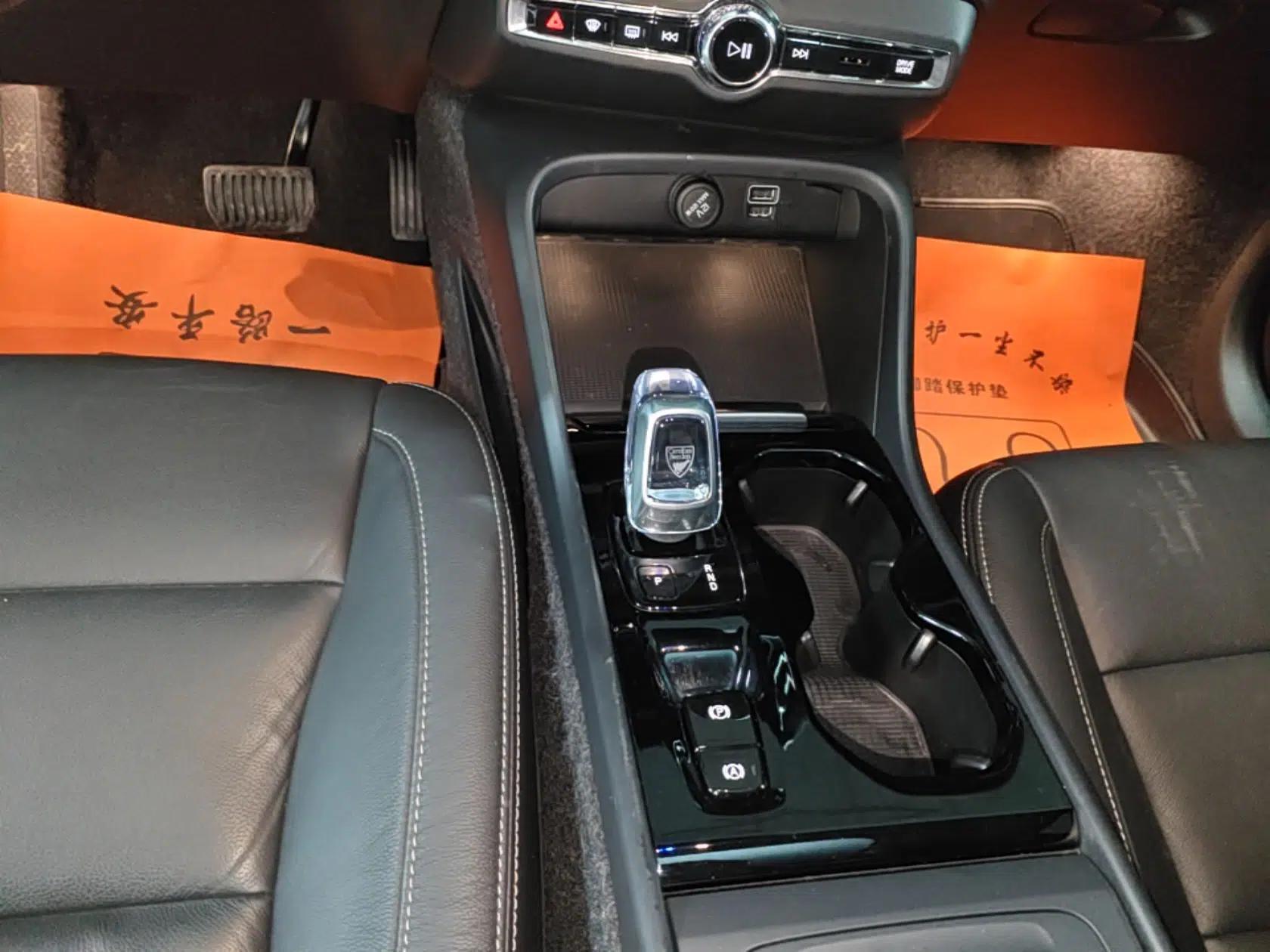 Volvo XC40 2021 T4 Four-Wheel Drive Smart Luxury Edition — миниатюра 18
