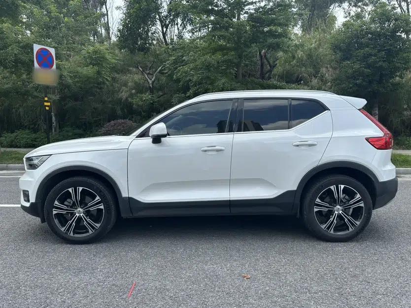 Volvo XC40 2021 T4 Four-Wheel Drive Smart Luxury Edition — миниатюра 5