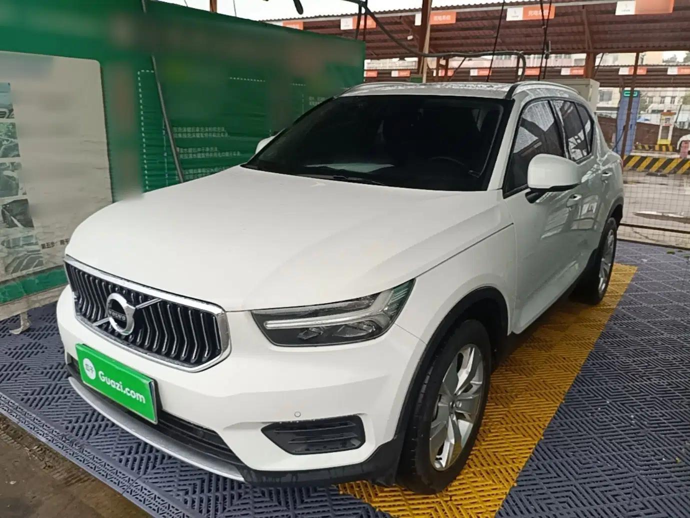 Volvo XC40 2022 T4 Four-Wheel Drive Smart & Stylish Edition — миниатюра 1