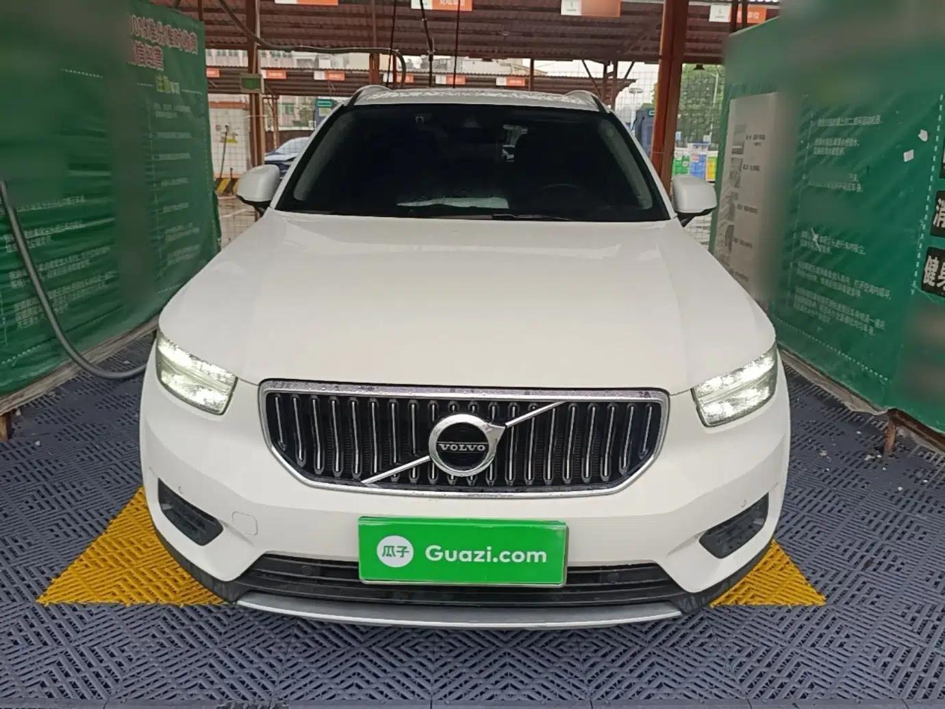 Volvo XC40 2022 T4 Four-Wheel Drive Smart & Stylish Edition — миниатюра 2