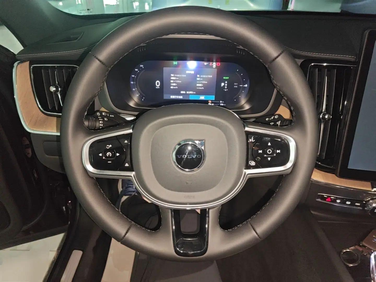 Volvo XC60 New Energy 2026 Model Plug-in Hybrid Long-Range Four-Wheel Drive Zhiyuan Luxury Edition — миниатюра 14