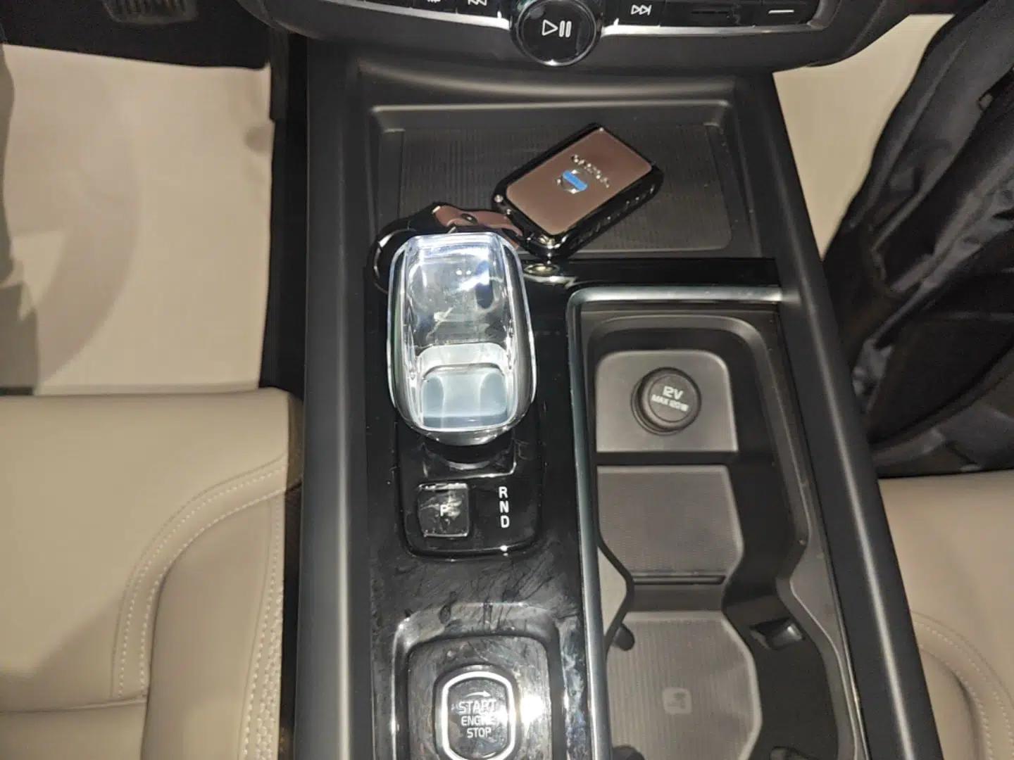 Volvo XC60 New Energy 2026 Model Plug-in Hybrid Long-Range Four-Wheel Drive Zhiyuan Luxury Edition — миниатюра 17